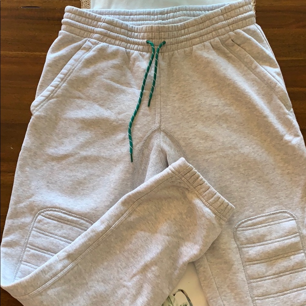 Never worn men’s adidas sweatpants!